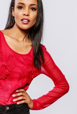 azaka-body-en-dentelle-avec-strass-red-2